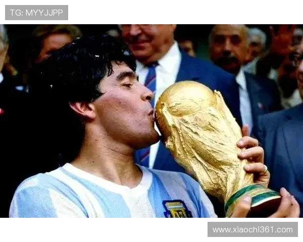 去年足球界震惊的消息一位传奇明星的离世引发全球哀悼